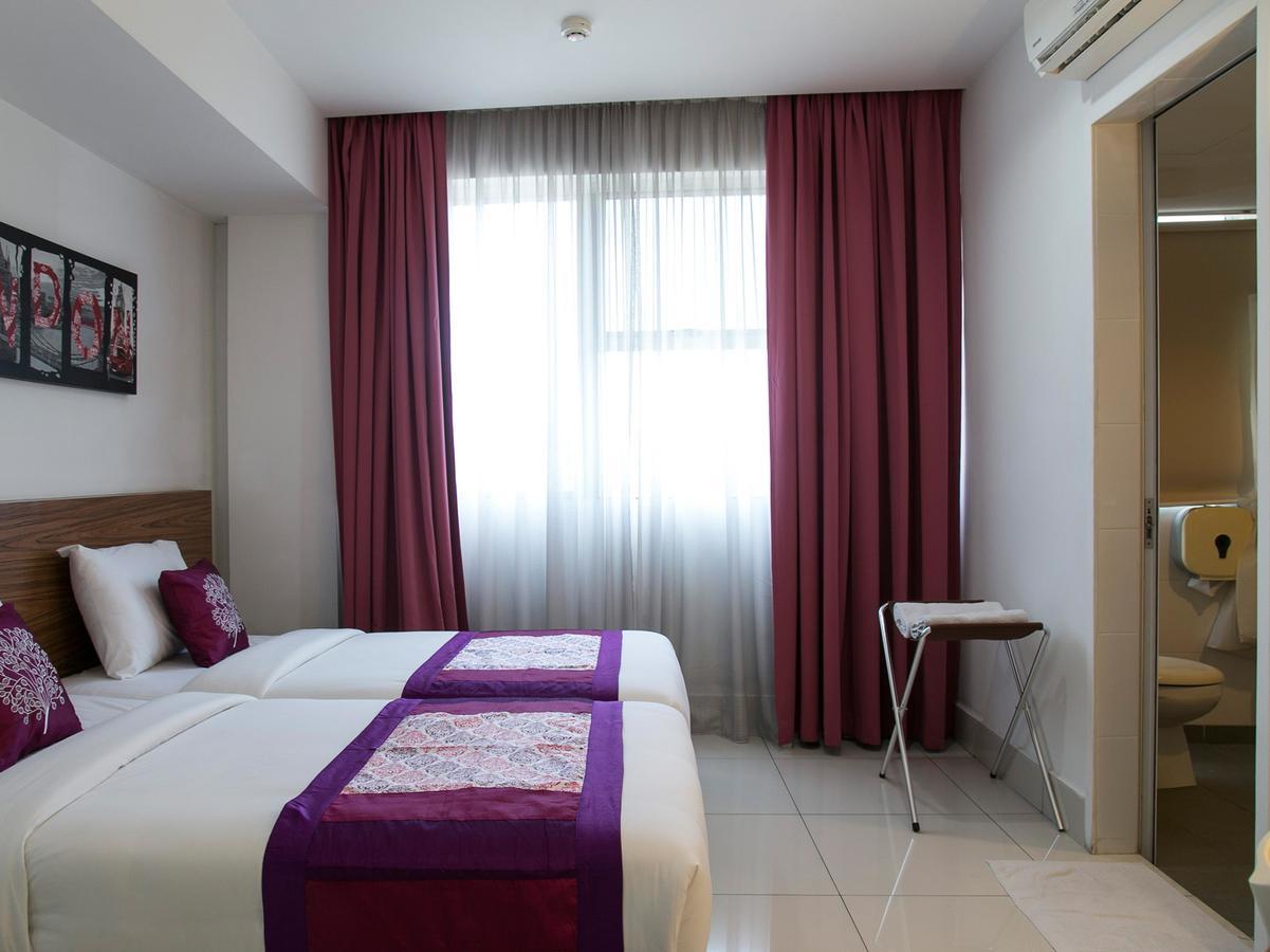 Oyo 180 V Hotel Kuala Lumpur Exterior photo