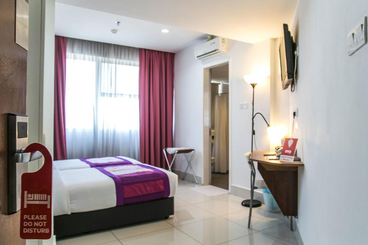 Oyo 180 V Hotel Kuala Lumpur Exterior photo